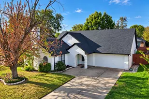 8405 Liberty Ln, Rowlett, TX 75089 - Photo 2