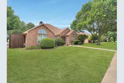1304 Carriage Creek Drive, DeSoto, TX 75115 - Photo 2