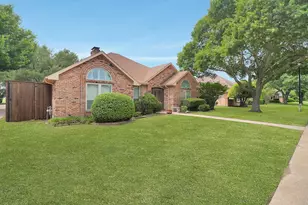 1304 Carriage Creek Dr, DeSoto, TX 75115 - Photo 2