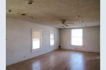413 S Avenue G, Clifton, TX 76634 - Photo 4