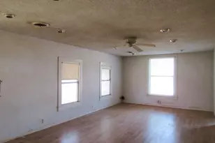 413 S Avenue G, Clifton, TX 76634 - Photo 4