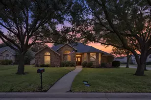 1600 Churchill Ln, Mansfield, TX 76063 - Photo 2