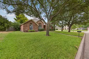 1600 Churchill Ln, Mansfield, TX 76063 - Photo 4