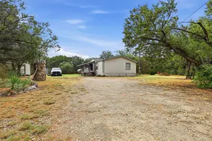 900 Cedar Break Ct, Cleburne, TX 76033 - Photo 2