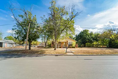 901 W Hullum Street, Breckenridge, TX 76424 - Photo 2