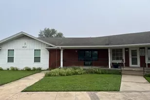 1910 W Henderson St, Cleburne, TX 76033 - Photo 1