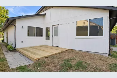 2417 Via Barcelona, Carrollton, TX 75006 - Photo 18