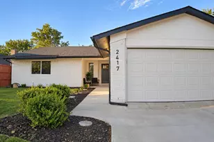 2417 Via Barcelona, Carrollton, TX 75006 - Photo 2