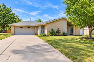 121 N Willow St, Mansfield, TX 76063 - Photo 2