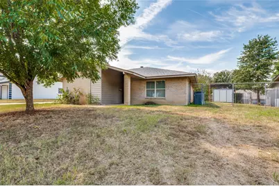 121 N Willow Street, Mansfield, TX 76063 - Photo 2