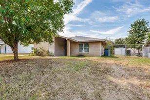 121 N Willow St, Mansfield, TX 76063 - Photo 2