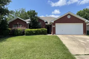 1405 High Crest Dr, Mansfield, TX 76063 - Photo 1
