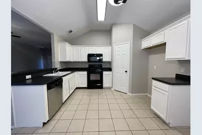 1405 High Crest Drive, Mansfield, TX 76063 - Photo 4