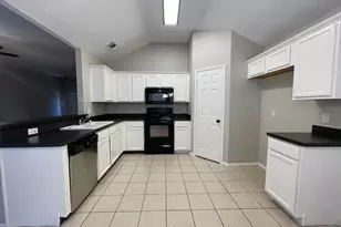 1405 High Crest Dr, Mansfield, TX 76063 - Photo 4