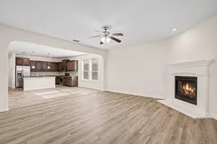 729 Rebecca Ln, Saginaw, TX 76131 - Photo 8