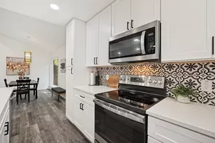 9038 Flicker Ln, Dallas, TX 75238 - Photo 12