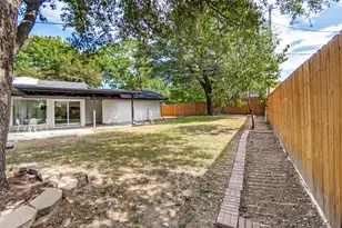 9038 Flicker Ln, Dallas, TX 75238 - Photo 24