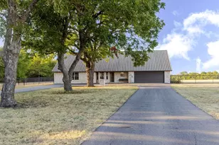1209 Maple St, Honey Grove, TX 75446 - Photo 1