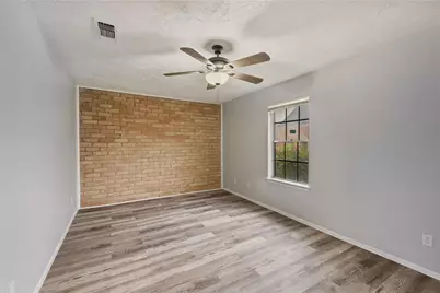 66 W Mountain Creek Drive, Grand Prairie, TX 75052 - Photo 4