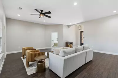 4662 Barbara Road, River Oaks, TX 76114 - Photo 4