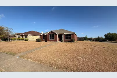 1815 Shanna Drive, Lancaster, TX 75134 - Photo 2