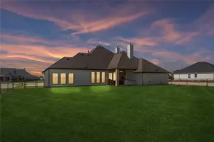 1402 Oliver Creek Ln, Justin, TX 76247 - Photo 2