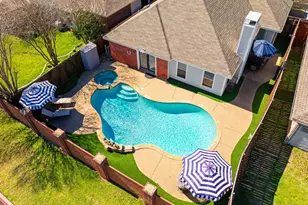 2202 Ashwood Ct, Carrollton, TX 75006 - Photo 2