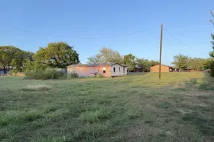 803 N U.S. Hwy 69, Celeste, TX 75423 - Photo 20
