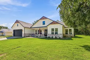 1810 Carpenter St, Bridgeport, TX 76426 - Photo 2