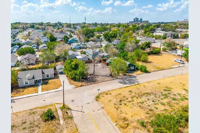 922 E Oleander Street, Fort Worth, TX 76104 - Photo 2