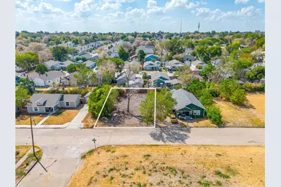 922 E Oleander Street, Fort Worth, TX 76104 - Photo 1