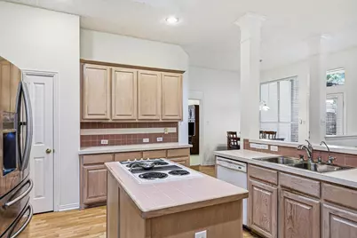 2900 Woodhaven Drive, Grapevine, TX 76051 - Photo 10