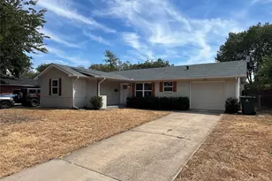 3218 Maple Dr, Garland, TX 75042 - Photo 2