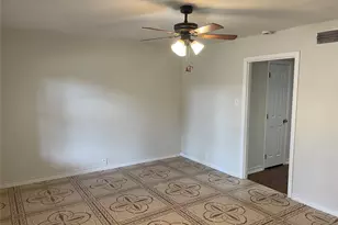 1512 Hilltop Dr, Garland, TX 75042 - Photo 6