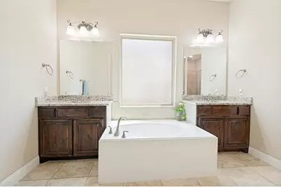 911 Mountain Laurel Drive, Euless, TX 76039 - Photo 12