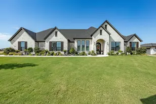 317 Kenyon Ct, Granbury, TX 76049 - Photo 2