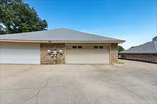 7806 Laver Ct, Fort Worth, TX 76112 - Photo 26