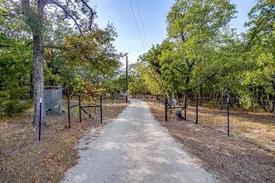 223 County Road 3471, Paradise, TX 76073 - Photo 4
