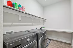 2923 Grand Lookout Ln, Arlington, TX 76001 - Photo 18