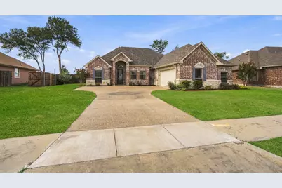 810 Woodcrest Drive, Ennis, TX 75119 - Photo 2