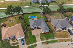 810 Woodcrest Dr, Ennis, TX 75119 - Photo 36