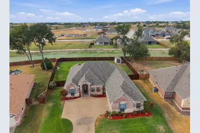 810 Woodcrest Drive, Ennis, TX 75119 - Photo 34