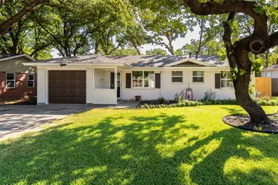 805 Clover Park Drive, Arlington, TX 76013 - Photo 2
