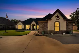 6410 Pinehurst Dr, Granbury, TX 76049 - Photo 2
