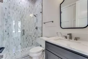 250 E Dallas St, Grapevine, TX 76051 - Photo 18