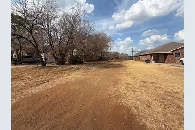 1417 E Robert Street, Fort Worth, TX 76104 - Photo 1