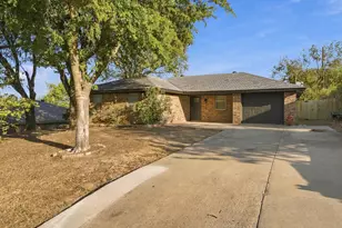 710 Parkridge Dr, Decatur, TX 76234 - Photo 2