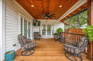 119 W Bluff St, Granbury, TX 76048 - Photo 28