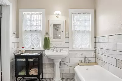 1023 W Oak Street, Denton, TX 76201 - Photo 16