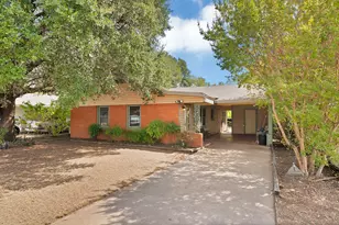 811 Phillips St, Cleburne, TX 76033 - Photo 1